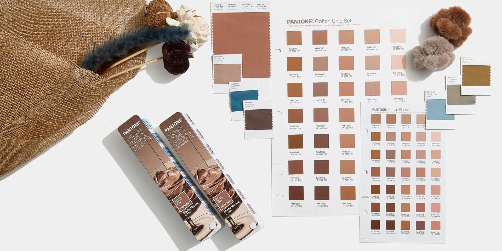 Pantone Colour of the Year Flatlay Mocha Mousse Brandingfarben